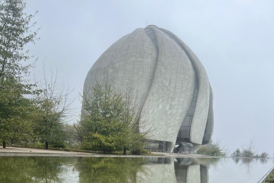 Tour Templo Bahá’í + Viña Cousiño Macul + Feria artesanal